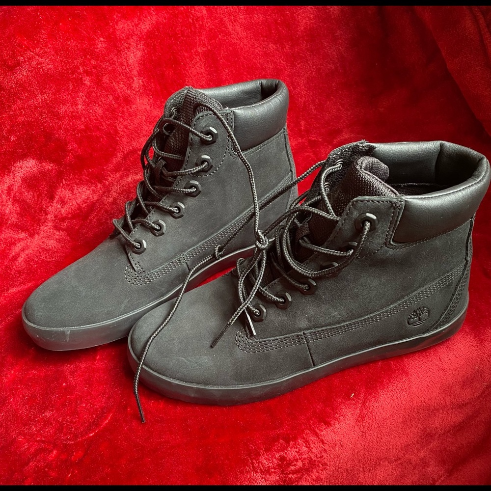 Black Timberland women’s dausette sneaker boot